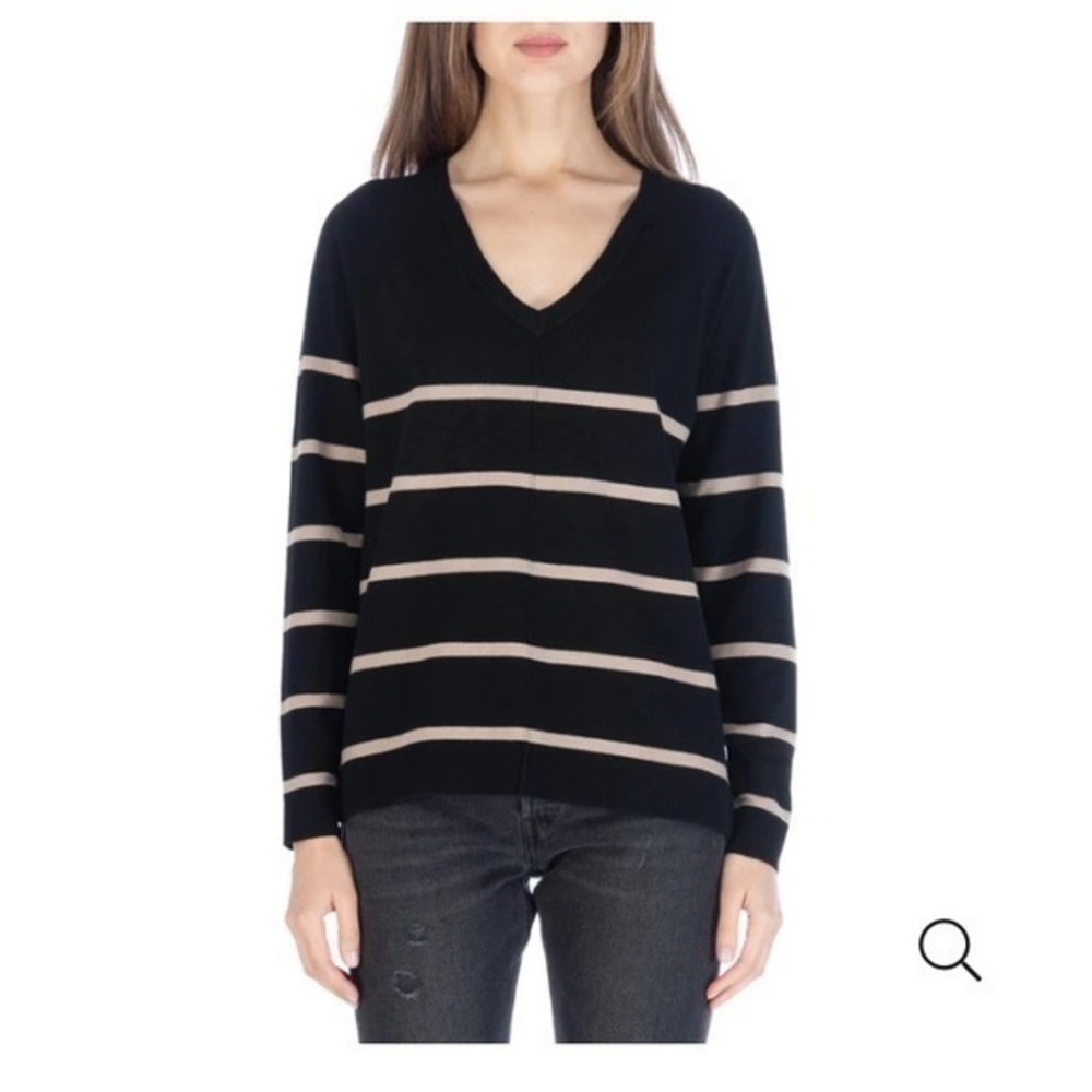 Bombeau V-Neck Exposed Seam Sweater